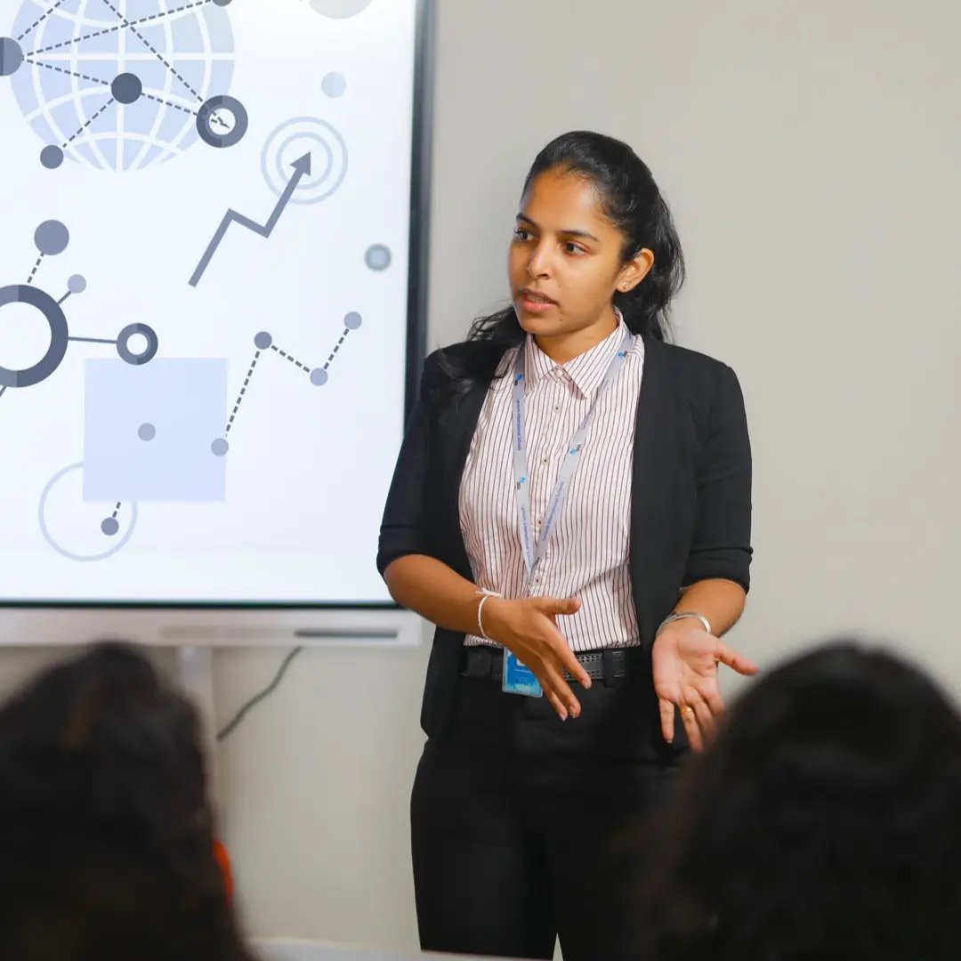 Deakin Pathway Programme Diploma of Business Business Analytics | Lyceum Campus